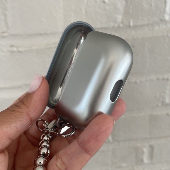 AirPods Pro Case - Picture 4 of 4